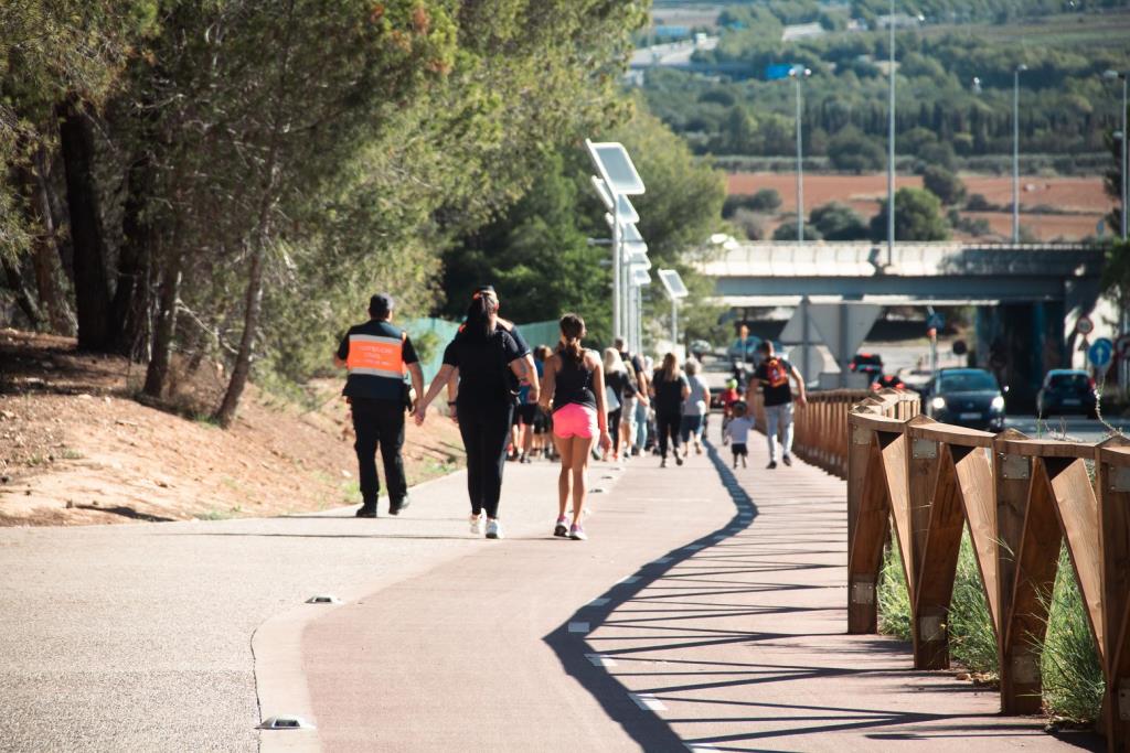 Més de 350 persones participen en la bicicletada i passejada popular pel nou camí que uneix Ribes i les Roquetes. Ajt Sant Pere de Ribes