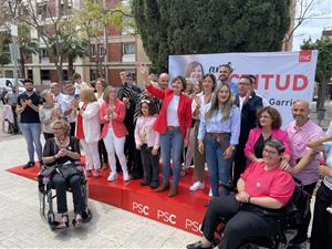 Més de 400 persones omplen la plaça Llobregat de Les Roquetes per conèixer el programa de govern i la candidatura socialista