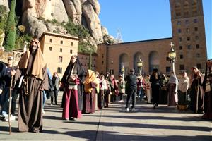 Més de 900 figurants d'arreu del país protagonitzen un pessebre vivent gegant a Montserrat . ACN