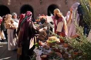 Més de 900 figurants d'arreu del país protagonitzen un pessebre vivent gegant a Montserrat 