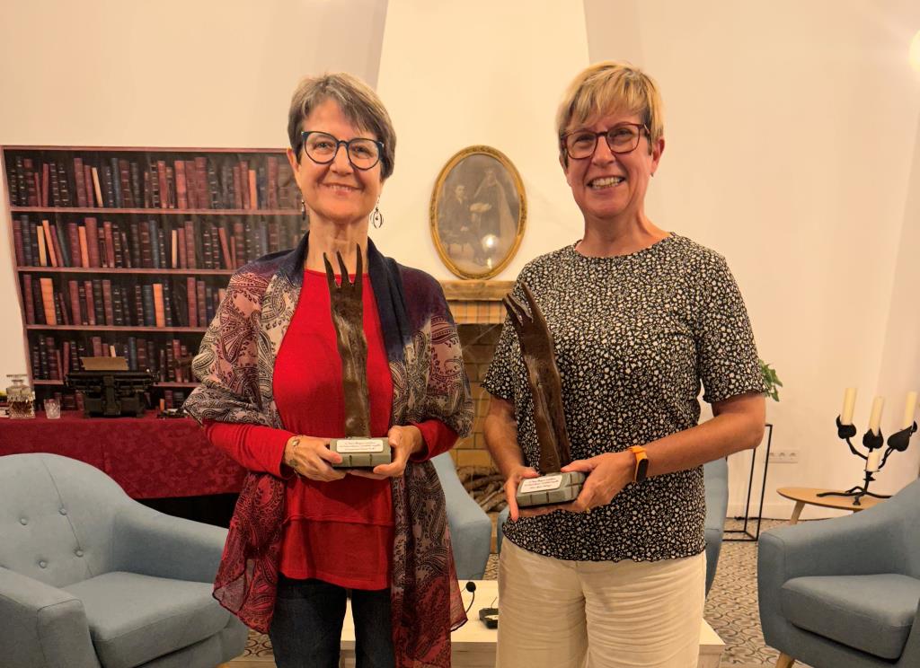 Montserrat Vernet i Anna López guanyen el IV Certamen Literari Castell de Canyelles. Ajuntament de Canyelles