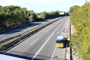 Mor un motorista de 44 anys en un xoc amb un cotxe a la C-32 a Sant Pere de Ribes. ACN