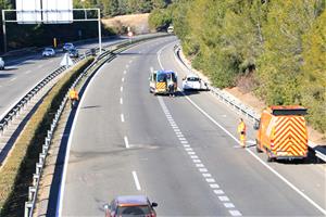 Mor un motorista de 44 anys en un xoc amb un cotxe a la C-32 a Sant Pere de Ribes