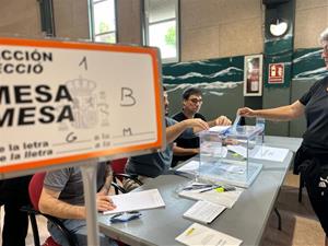 Obren amb normalitat els col·legis electorals de Canyelles