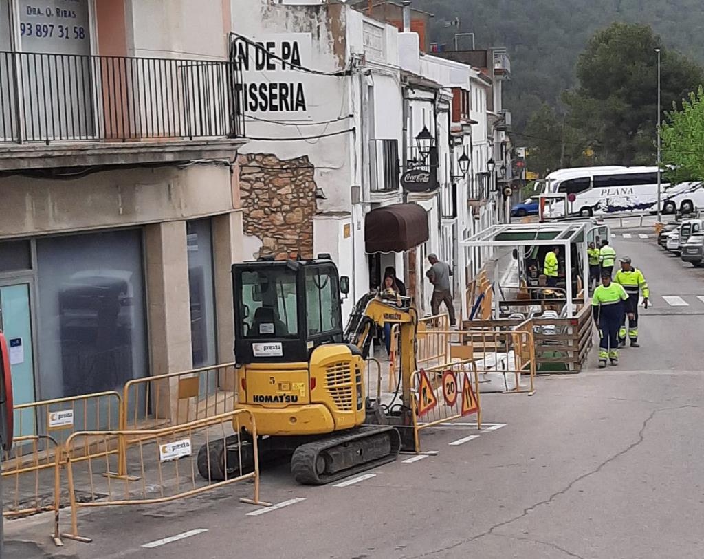 Obres renovació xarxa d'aigua a Canyelles. Ajuntament de Canyelles