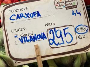 Pagesos i sínies de Vilanova fan visibles els seus productes amb cartells certificats del consum de proximitat