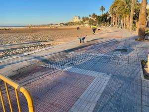 Posen paviment provisional a les obres de la canonada de la Fragata per garantir el pas de les rues de Sitges. Ajuntament de Sitges