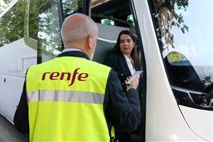 Primer dia de busos alternatius de Renfe a l’R2Sud. ACN
