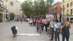 Prop de 150 persones protesten a Vilafranca per exigir millores al servei de bus que enllaça amb Barcelona. ACN