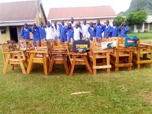 Quatre estudiants de la UPC de Vilanova fabriquen cadires de rodes de baix cost per a infants d'Uganda