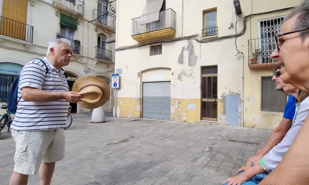 Rafael Jorba en una passejada. Josep Maria Ràfols