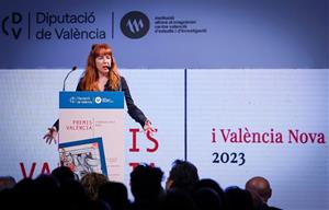 Raquel Casas, durant el lliurament del Premi de Poesia València, Institució Alfons el Magnànim, 2023, per 'Contracció'
