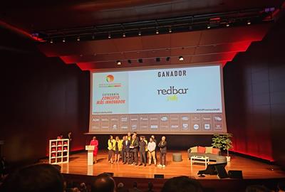Redbar24h rep el reconeixement al “concepte més innovador” als Premis de la Restauració de Marca. Redbar