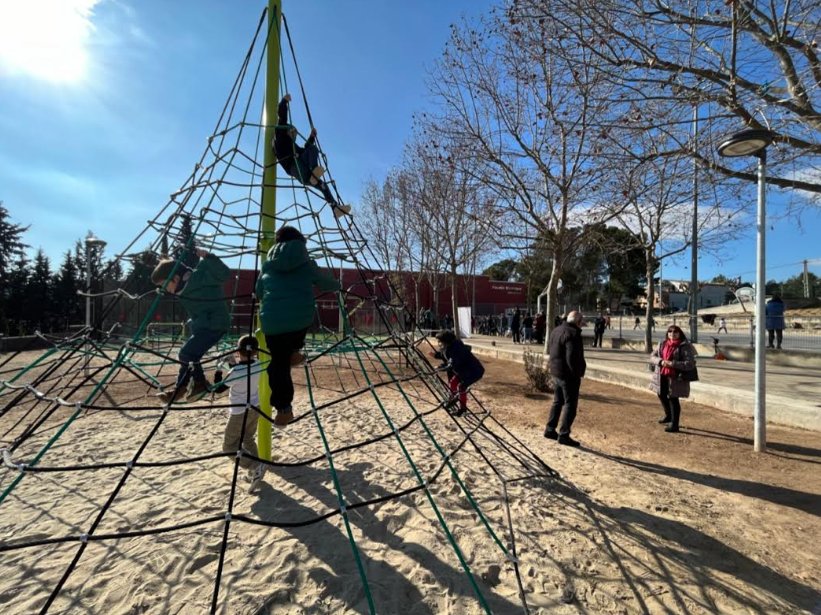 Remodelen la zona esportiva exterior de Torrelavit i hi instal·len una pista de pàdel i un espai de cal·listènia . Ajuntament de Torrelavit