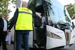 Renfe posa un bus llançadora entre Sant Vicenç de Calders i Barcelona arran de la incidència a l'R2 sud. ACN
