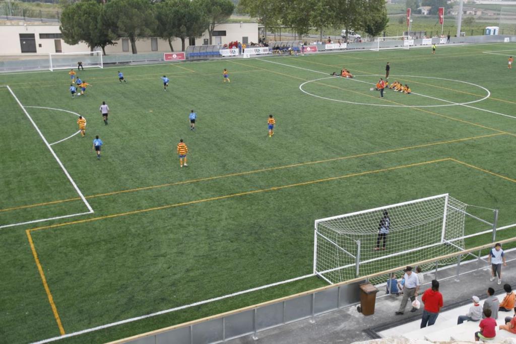 Roben tots els equips d’il·luminació del camp de futbol de l'Espirall, a Vilafranca del Penedès. Ajuntament de Vilafranca