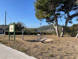 Santa Oliva instal.la un nou parc de salut al carrer del Pi. Ajuntament de Santa Oliva