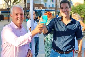 Santi Rodríguez i Nacho Martín Blanco en un acte electoral a Vilanova i la Geltrú. ACN