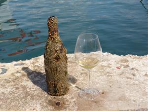 S’extreuen les darreres 465 ampolles de Malvasia de Mar al Port d’Aiguadolç