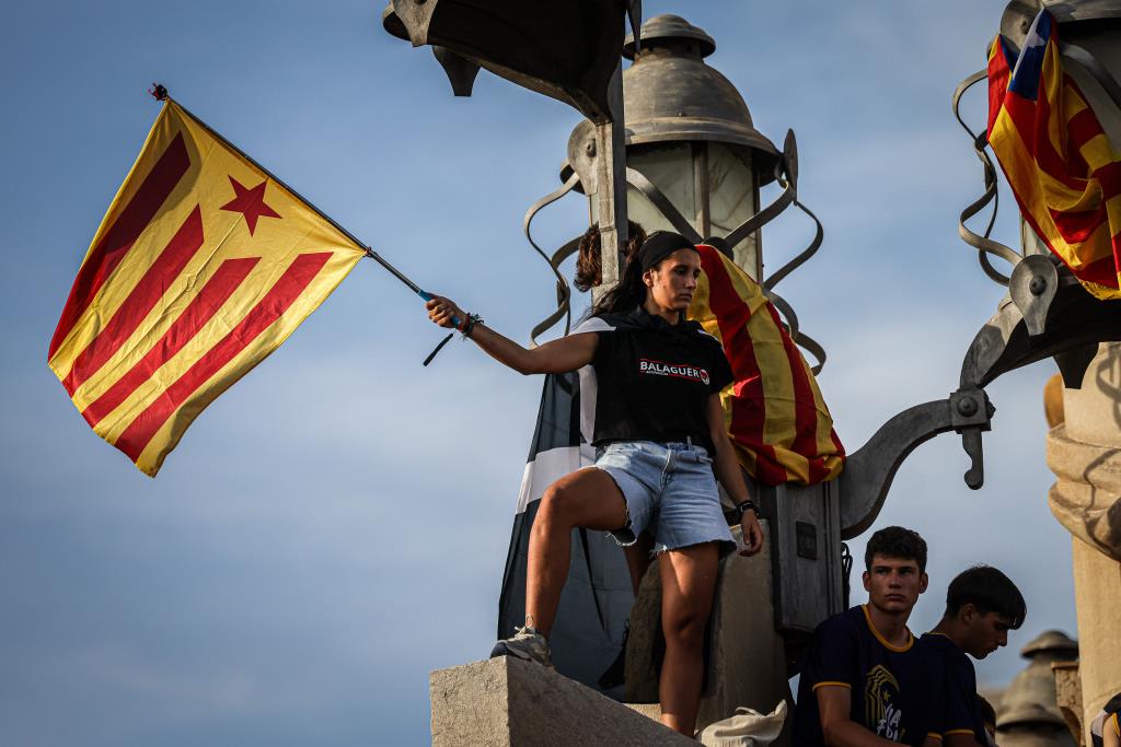 Sis anys de l'1-O: L'independentisme es desploma entre els joves, que passen a ser el grup d'edat menys sobiranista. ACN