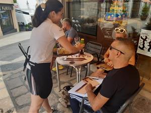 Sitges activa una nova campanya per cobrir ofertes de feina al sector serveis aquest estiu. Ajuntament de Sitges