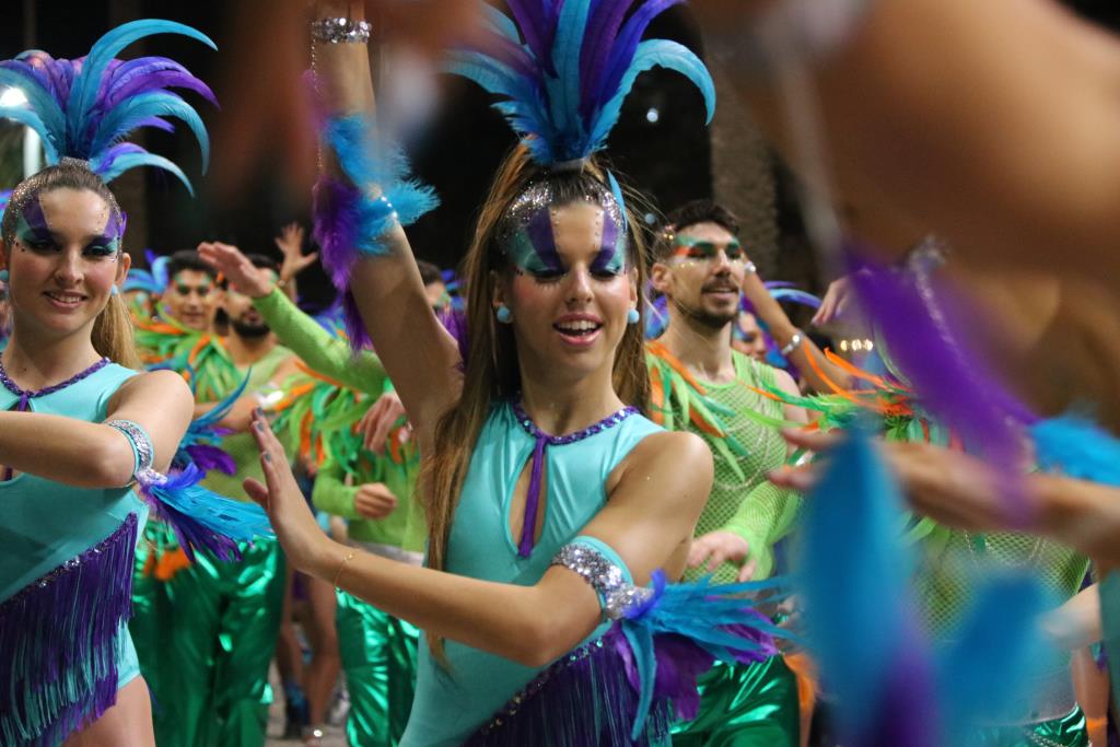 Sitges balla els últims compassos de Carnaval a la multitudinària rua de l’Extermini. ACN