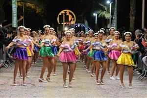 Sitges balla els últims compassos de Carnaval a la multitudinària rua de l’Extermini