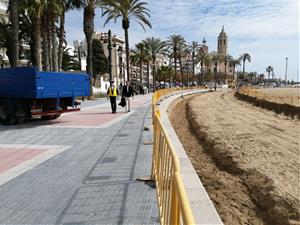 Sitges comença a retirar la canonada d’aigües residuals que passava per les platges . Ajuntament de Sitges