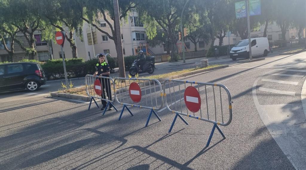 Tallen la ronda Ibèrica de Vilanova per l'enfonsament d'una part de la calçada. Policia local de Vilanova