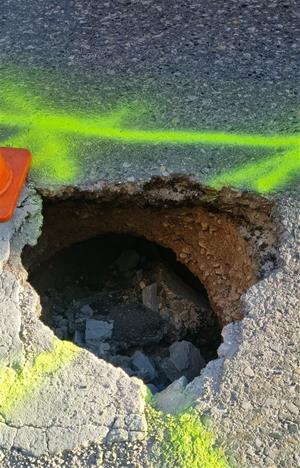 Tallen la ronda Ibèrica de Vilanova per l'enfonsament d'una part de la calçada