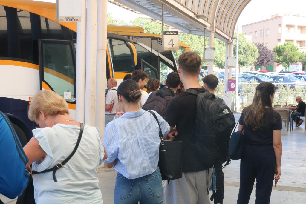 Territori reforça el servei de bus entre Vilafranca i Barcelona amb sis expedicions més per sentit. ACN