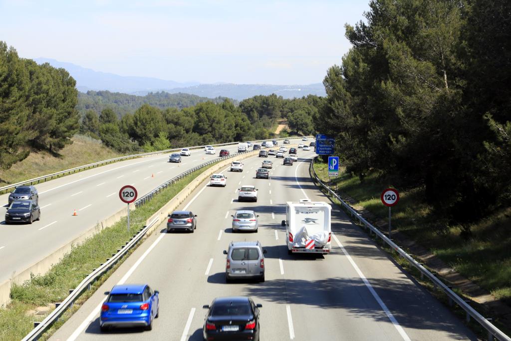 Trànsit limita la velocitat a 100 km/h a l'AP-7 entre Martorell i Gelida els caps de setmana a partir de demà. ACN