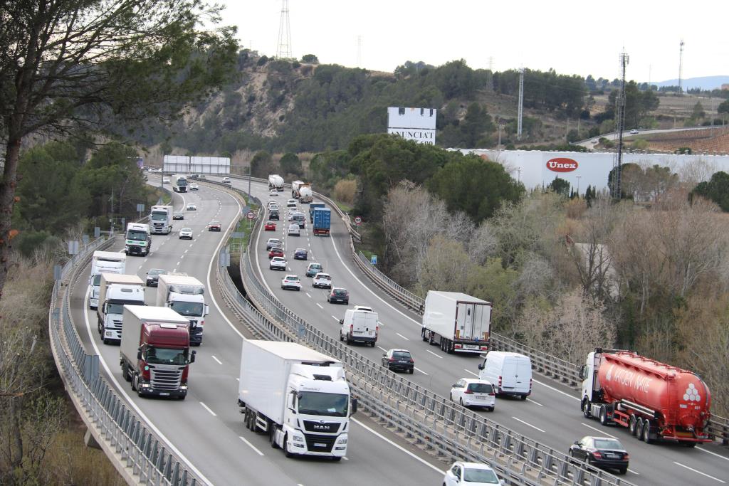 Trànsit multa 61 vehicles al nou tram de l'AP-7 entre Martorell i Gelida limitat a 100 km/h. ACN