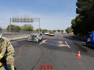 Un accident a l’AP-7 deixa 18 quilòmetres de retencions entre Llorenç i Vilafranca . Bombers