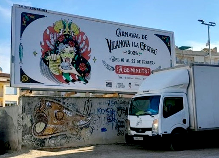 Un cartell publicitari del Carnaval de Vilanova instal·lat a Manresa. FAC