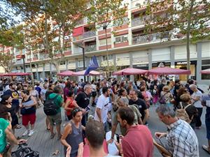 Un centenar de persones protesten a Vilanova i la Geltrú contra la Copa Amèrica coincidint amb la festa inaugural