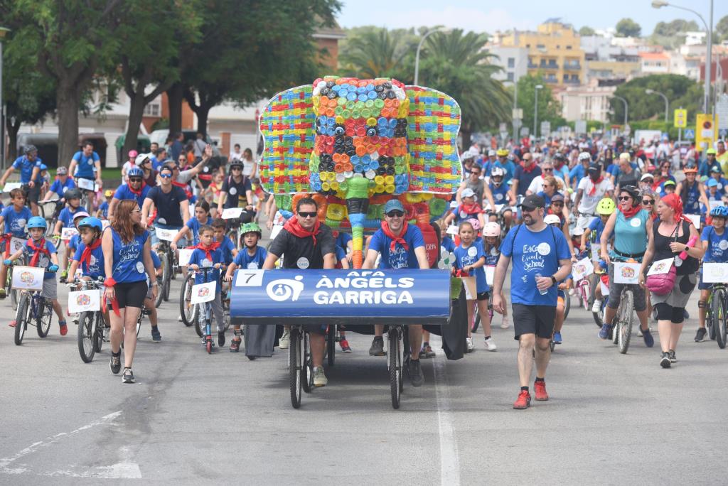 Un miler de persones van participar a la 79a Festa de la Bicicleta del Vendrell. Ramon Costa