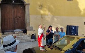 Un moment de la benedicció dels automòbils durant la tarda de la festivitat de sant Cristòfol. Josep Maria Ràfols