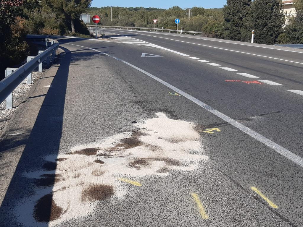 Un motorista de 54 anys mor per un xoc amb un turisme i un totterreny a l'N-340 al Vendrell. EIX