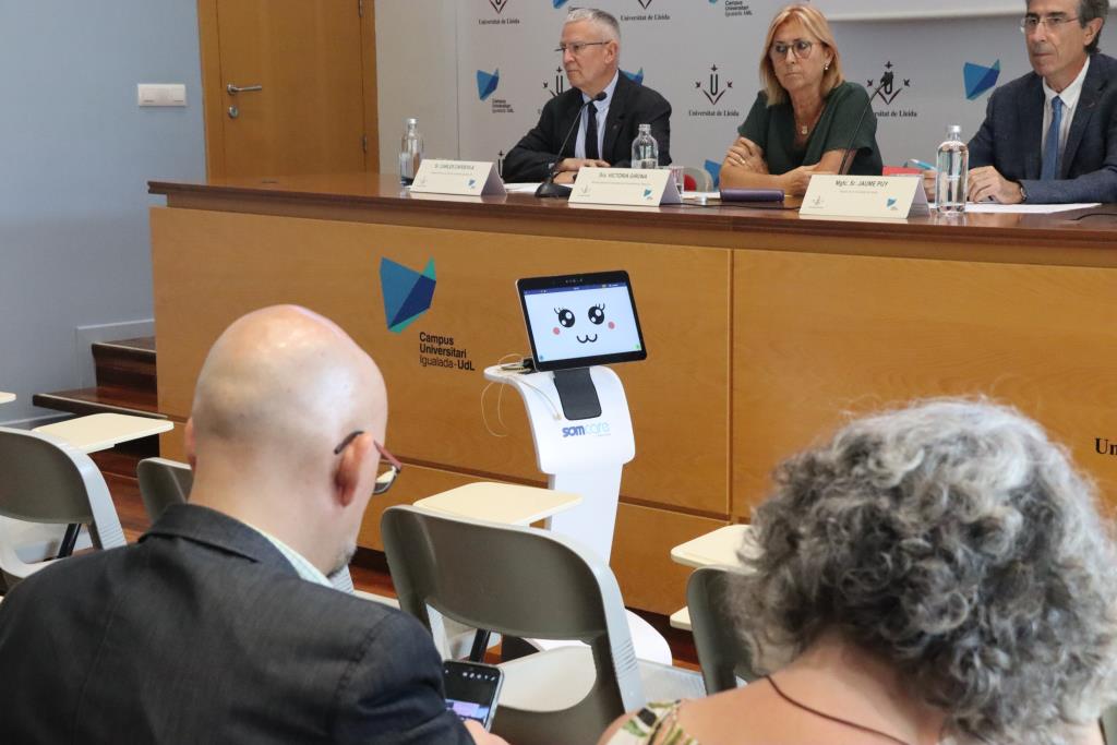 Un robot inaugura el nou curs acadèmic al Campus Universitari d'Igualada . ACN