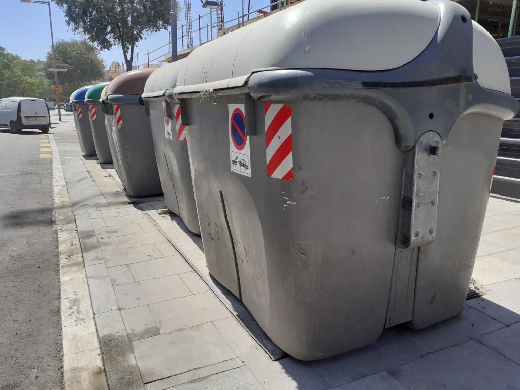 Vilanova canvia 195 contenidors soterrats per contenidors de superfície. Ajuntament de Vilanova