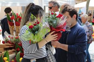 Vilanova i la Geltrú es prepara per celebrar Sant Jordi amb un important increment de parades