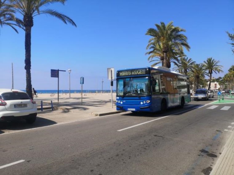 Vilanova reprèn aquest cap de setmana el servei de bus llançadora de les platges. Ajuntament de Vilanova