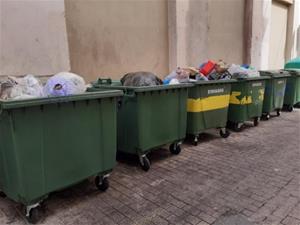 Vilanova vol fer la recollida personalitzada als establiments per evitar la saturació dels contenidors. Ajuntament de Vilanova