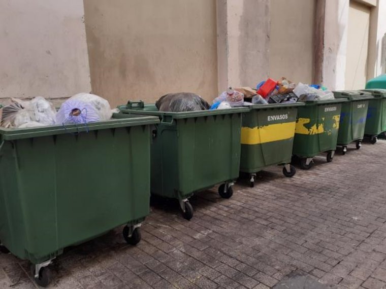 Vilanova vol fer la recollida personalitzada als establiments per evitar la saturació dels contenidors. Ajuntament de Vilanova