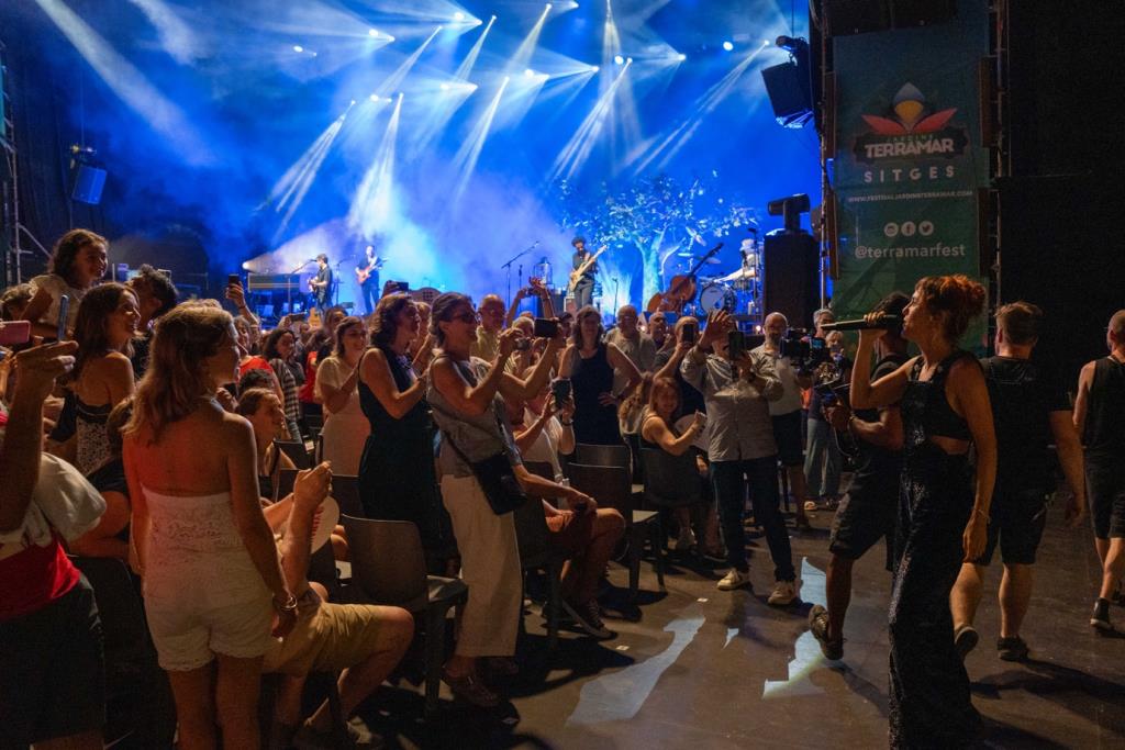Zaz brilla amb llum pròpia al Festival Jardins Terramar de Sitges. ©Sergi Abad