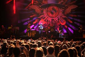 Zucchero ha omplert la nit a Sitges de rock clàssic, blues, soul amb pinzellades de funk i ritmes ballables