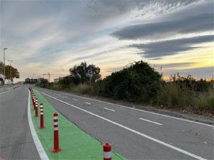 Acaben les obres del carril bici que uneix el parc comercial amb el barri del Tacó