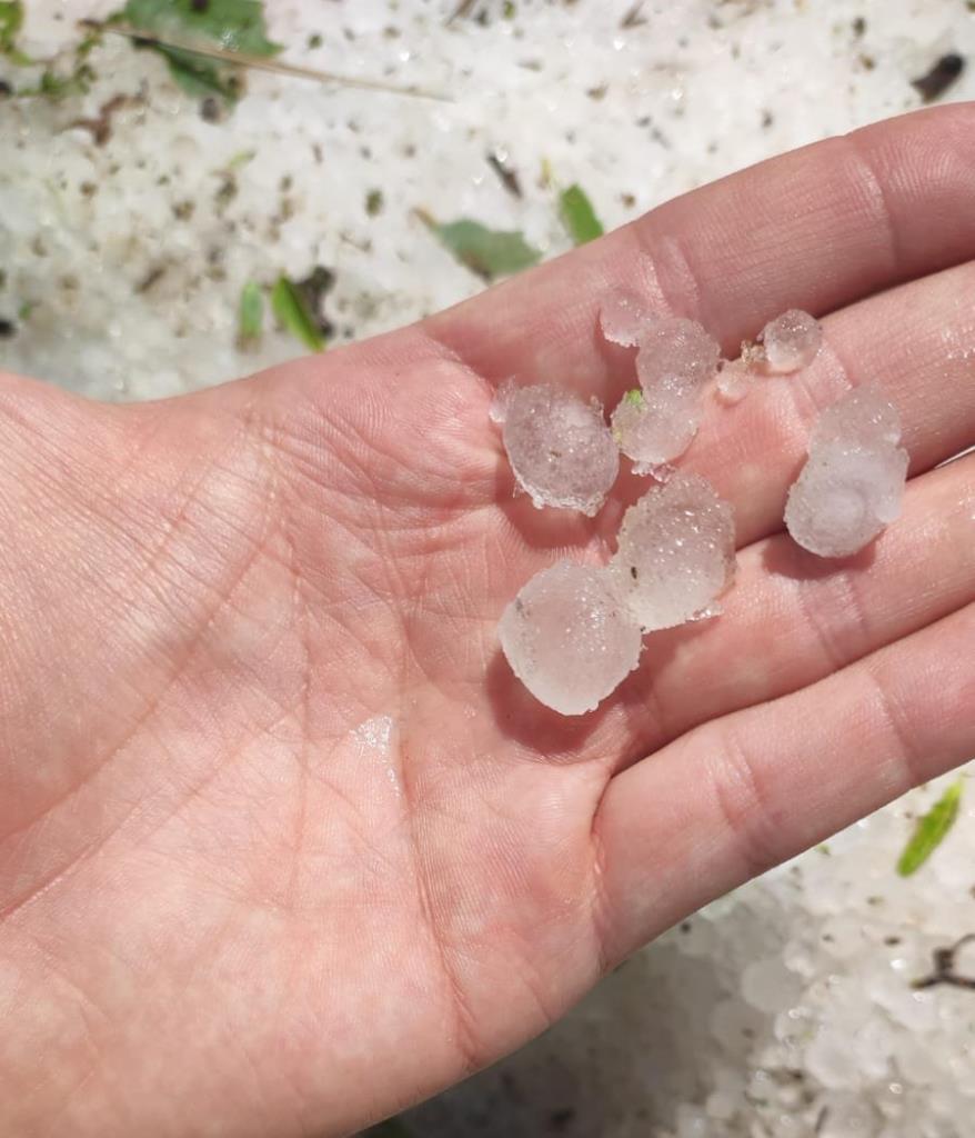 Aiguats i calamarsa sorprenen el Penedès aquest dissabte. EIX