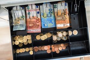 Aliments, aigua, residus i llum: els impostos protagonitzen les principals pujades de preu del 2025. ACN